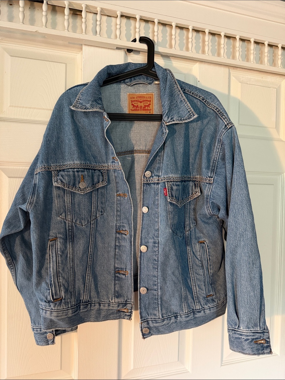 Levi's
Women's '90s Denim Trucker Jacket